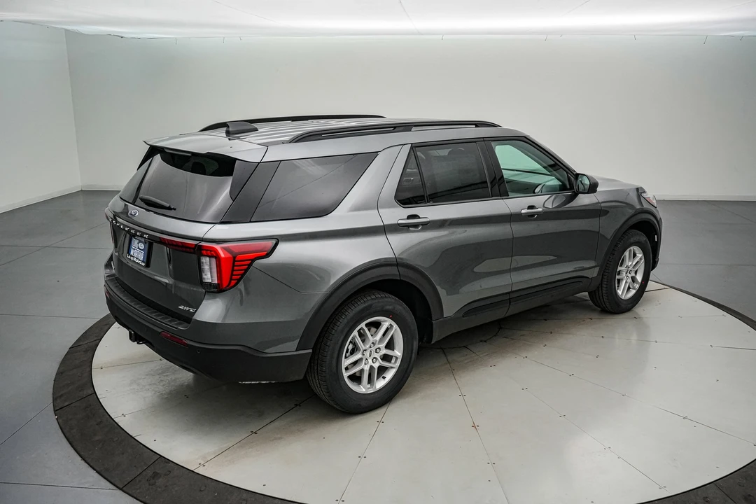 2026 Ford Explorer 6th Gen - Image 5 of 21