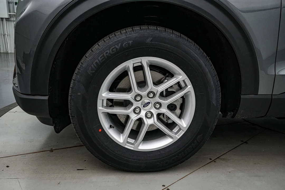 2026 Ford Explorer 6th Gen - Image 11 of 21