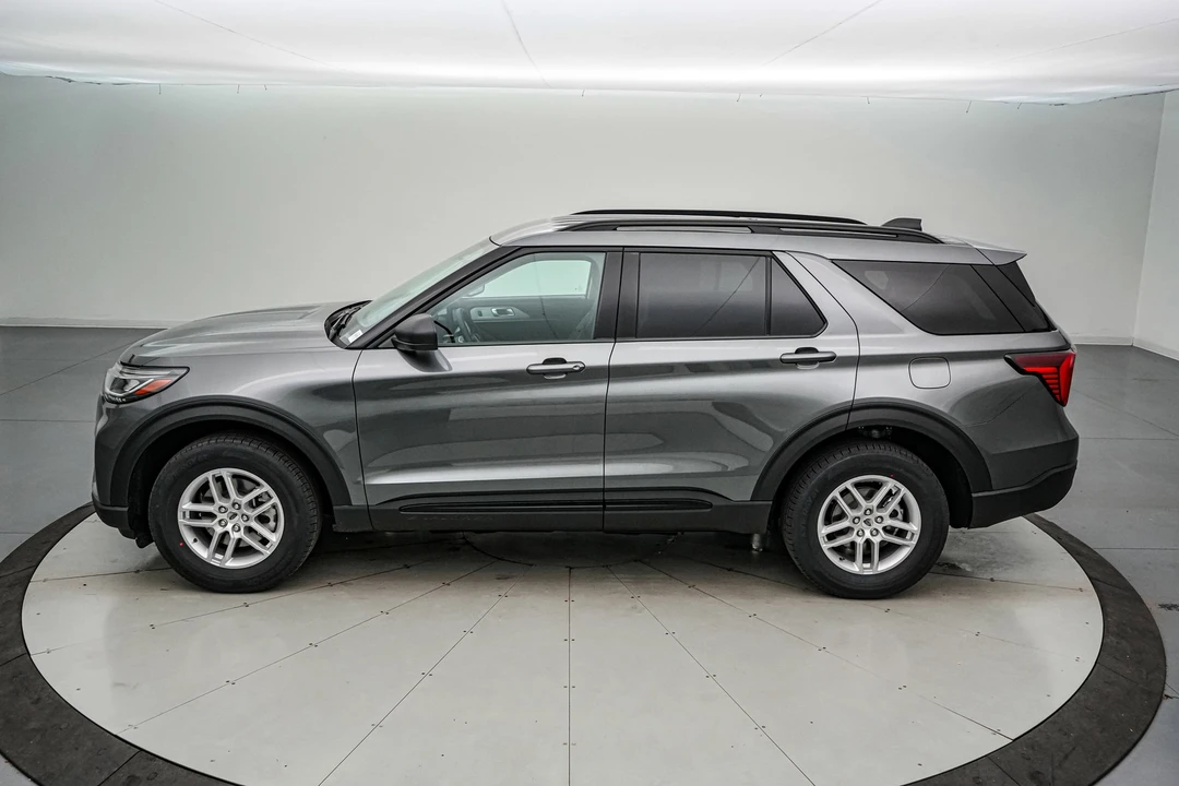 2026 Ford Explorer 6th Gen - Image 8 of 21
