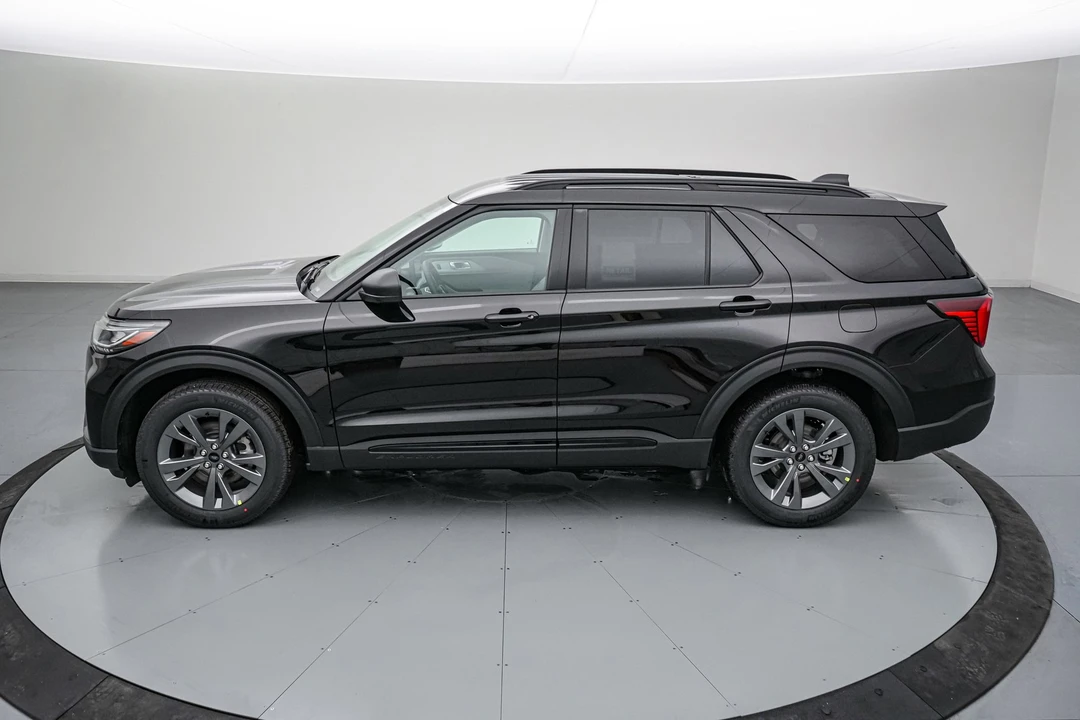 2026 Ford Explorer 6th Gen - Image 8 of 21