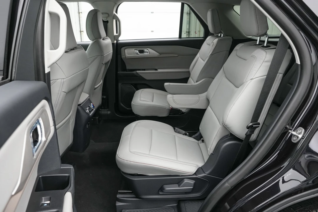 2026 Ford Explorer 6th Gen - Image 20 of 21