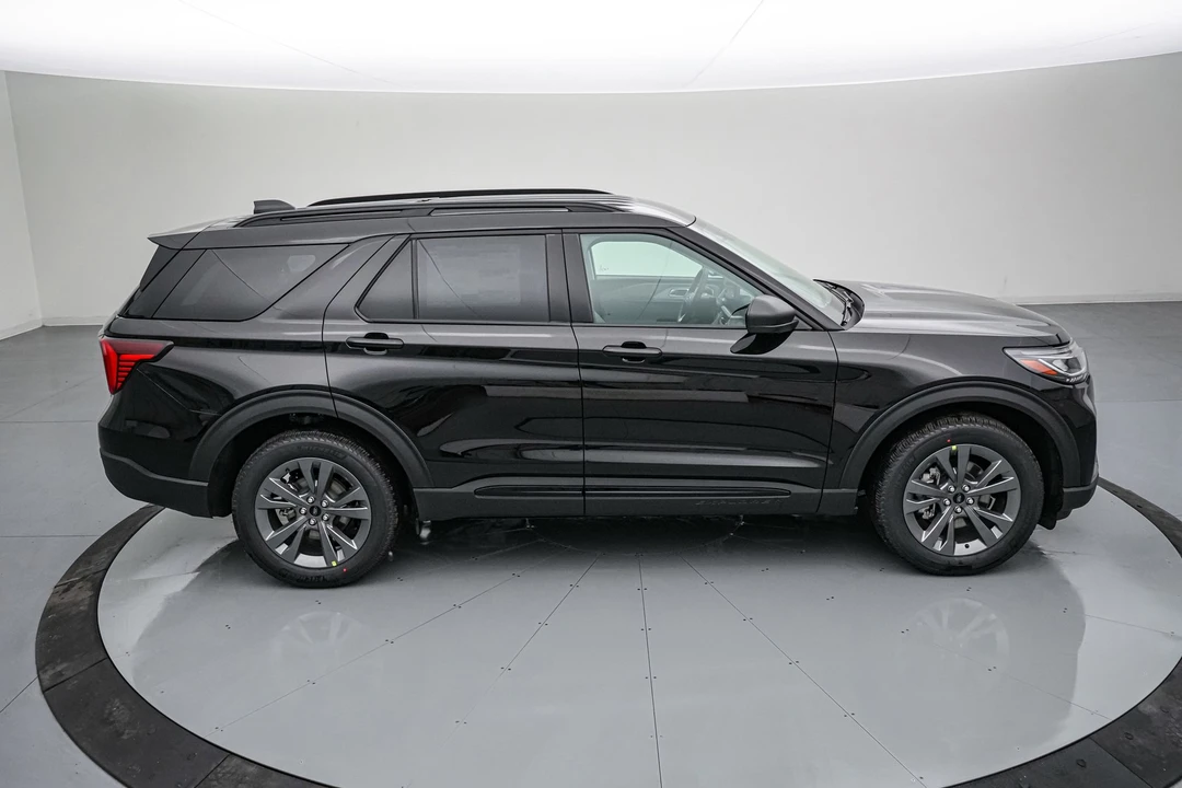 2026 Ford Explorer 6th Gen - Image 4 of 21