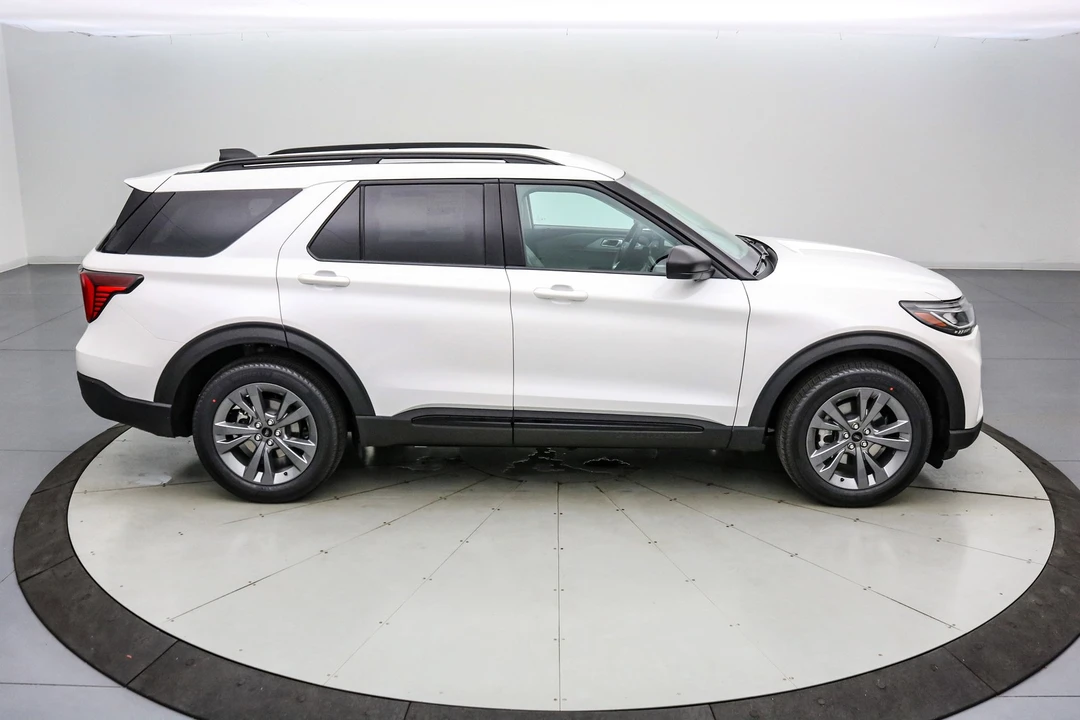 2026 Ford Explorer 6th Gen - Image 4 of 21