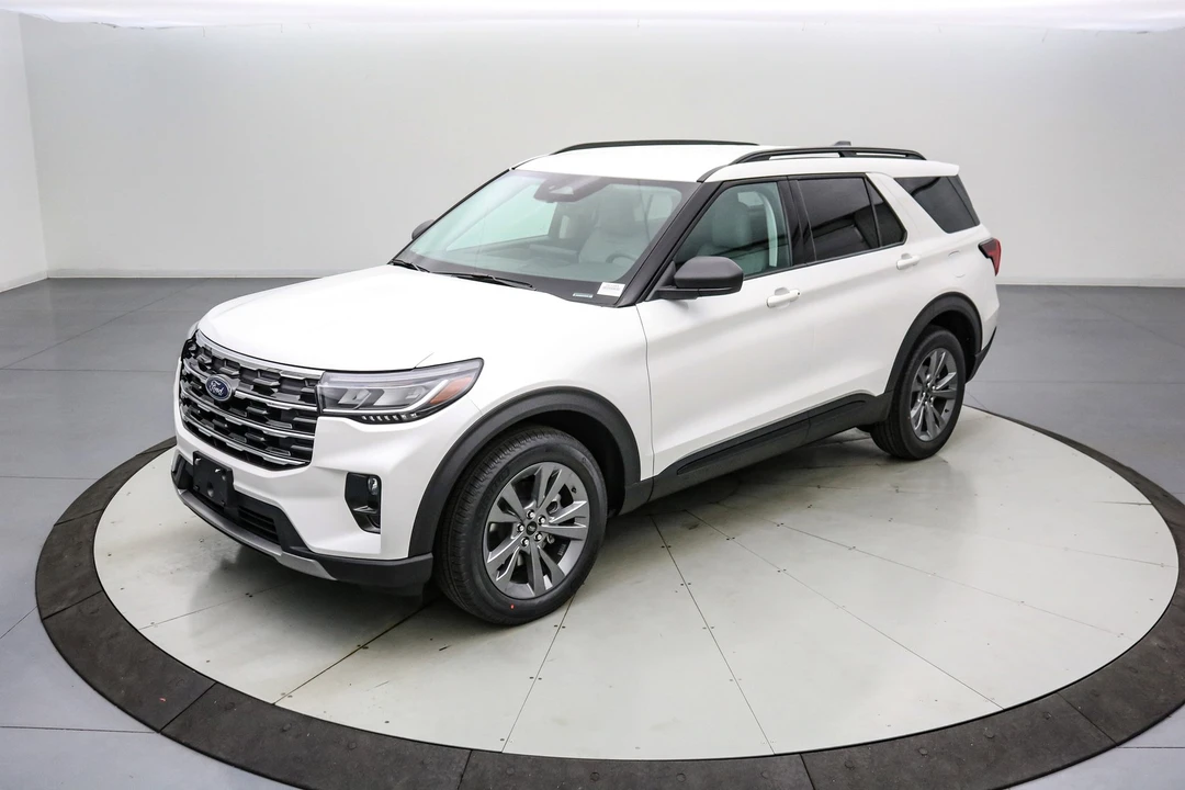 2026 Ford Explorer 6th Gen - Image 10 of 21