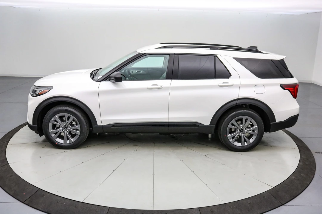 2026 Ford Explorer 6th Gen - Image 9 of 21