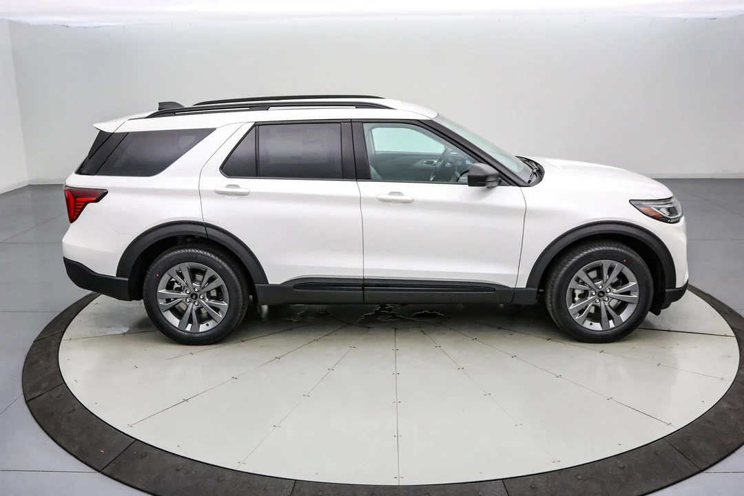 2026 Ford Explorer 6th Gen - Image 5 of 21