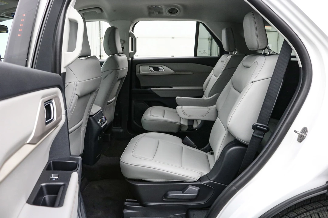 2026 Ford Explorer 6th Gen - Image 20 of 21