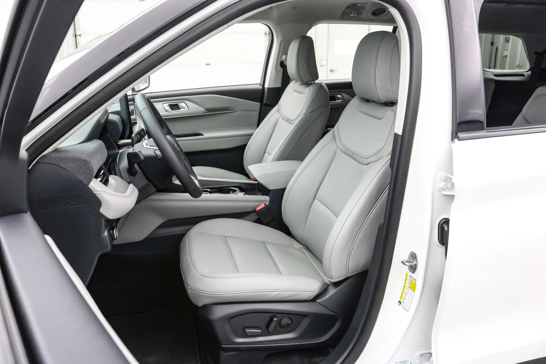 2026 Ford Explorer 6th Gen - Image 13 of 21