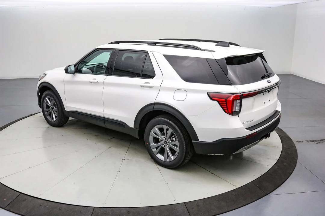 2026 Ford Explorer 6th Gen - Image 8 of 21