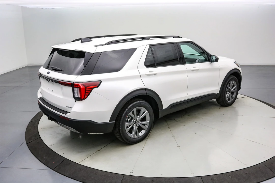 2026 Ford Explorer 6th Gen - Image 6 of 21