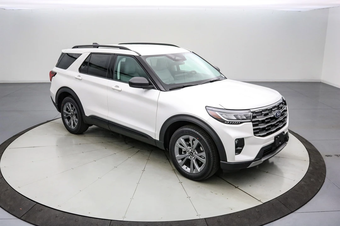 2026 Ford Explorer 6th Gen - Image 2 of 21