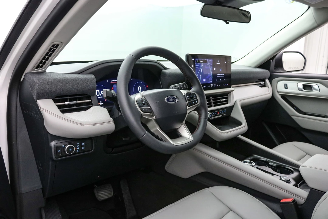 2026 Ford Explorer 6th Gen - Image 14 of 21