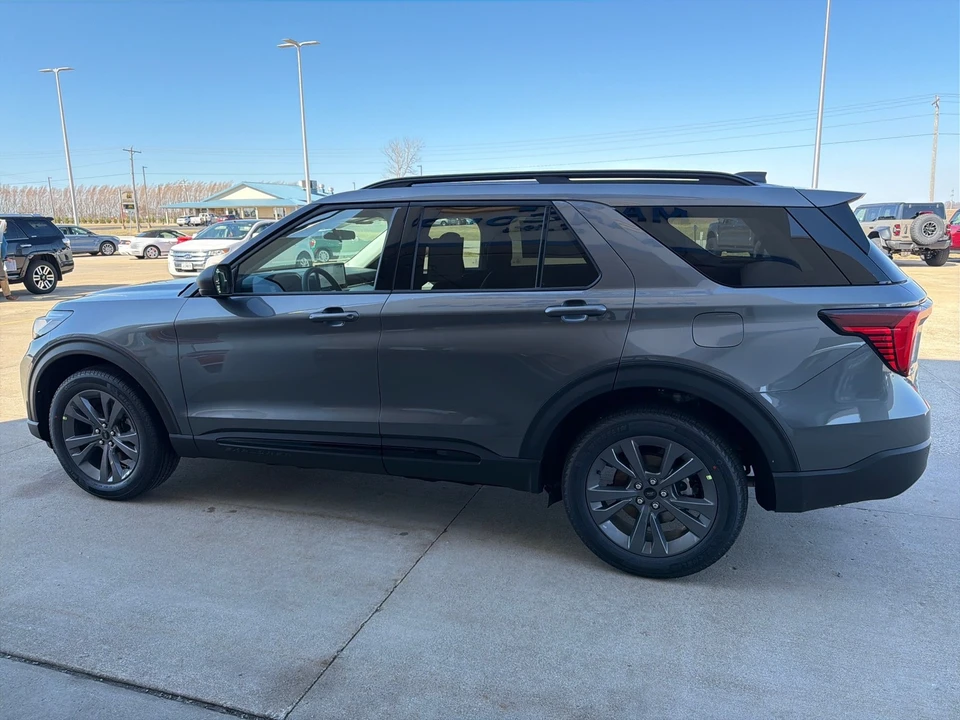 2026 Ford Explorer 6th Gen - Image 6 of 21