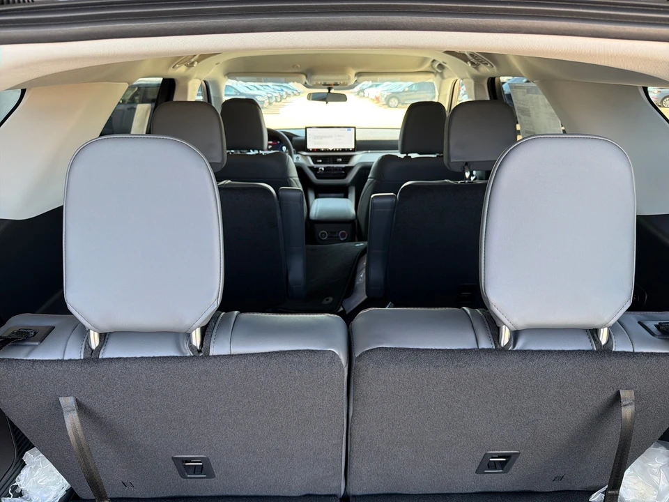 2026 Ford Explorer 6th Gen - Image 15 of 21
