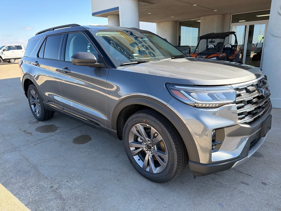 2026 Ford Explorer 6th Gen - Image 2 of 21