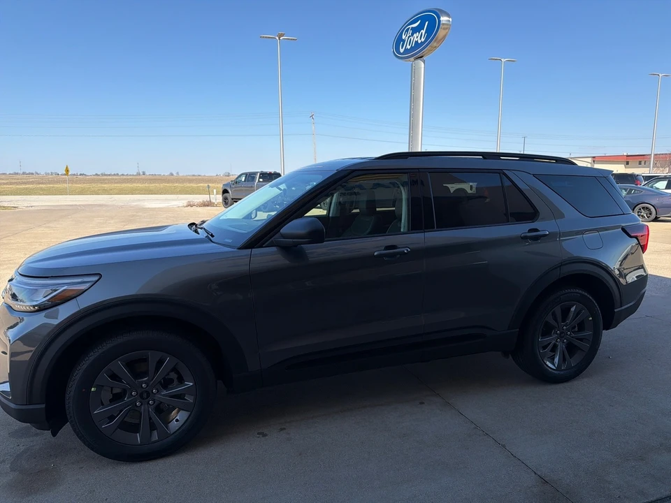 2026 Ford Explorer 6th Gen - Image 5 of 21