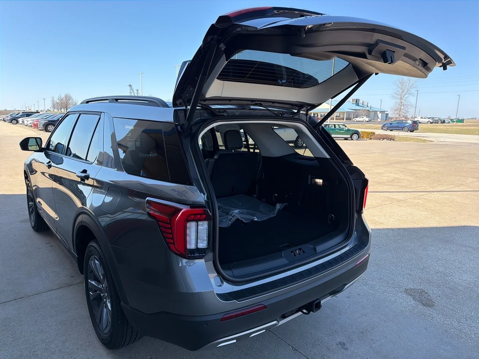 2026 Ford Explorer 6th Gen - Image 12 of 21