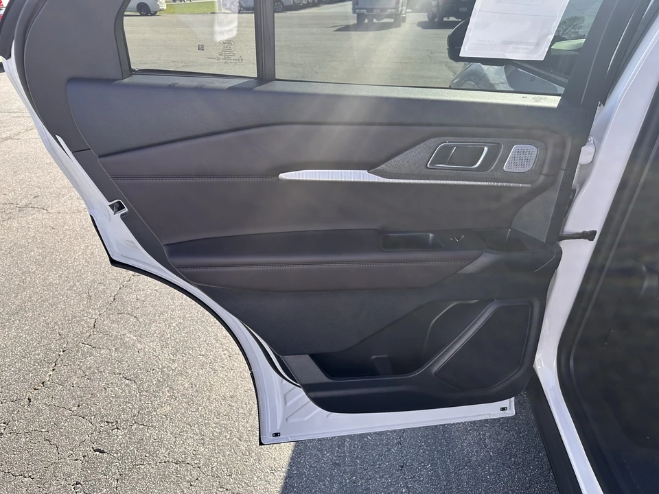 2026 Ford Explorer 6th Gen - Image 11 of 21