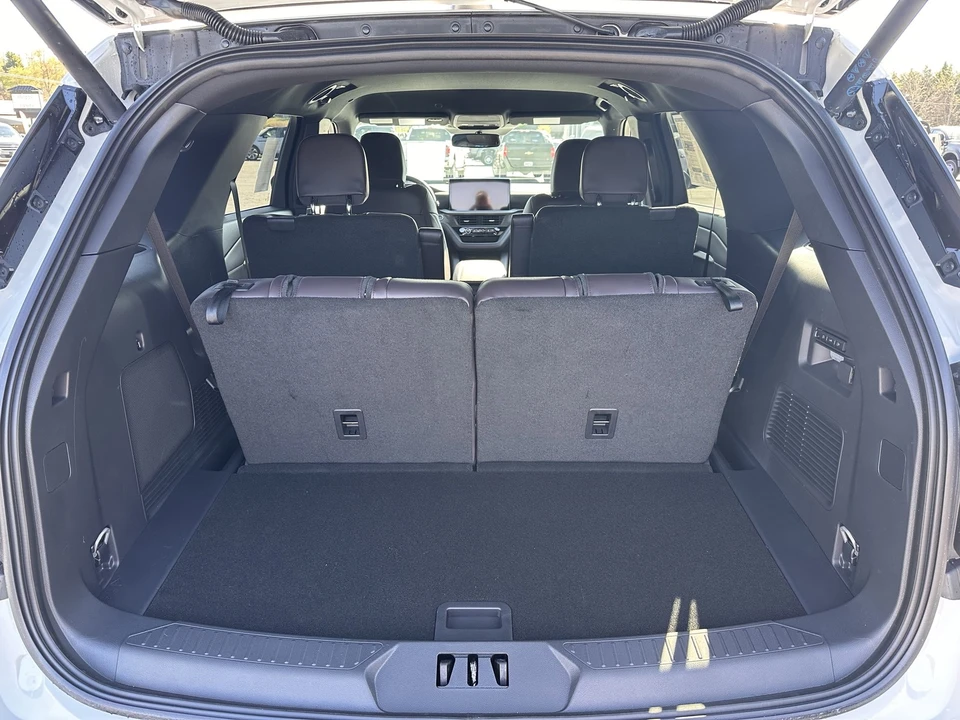 2026 Ford Explorer 6th Gen - Image 17 of 21