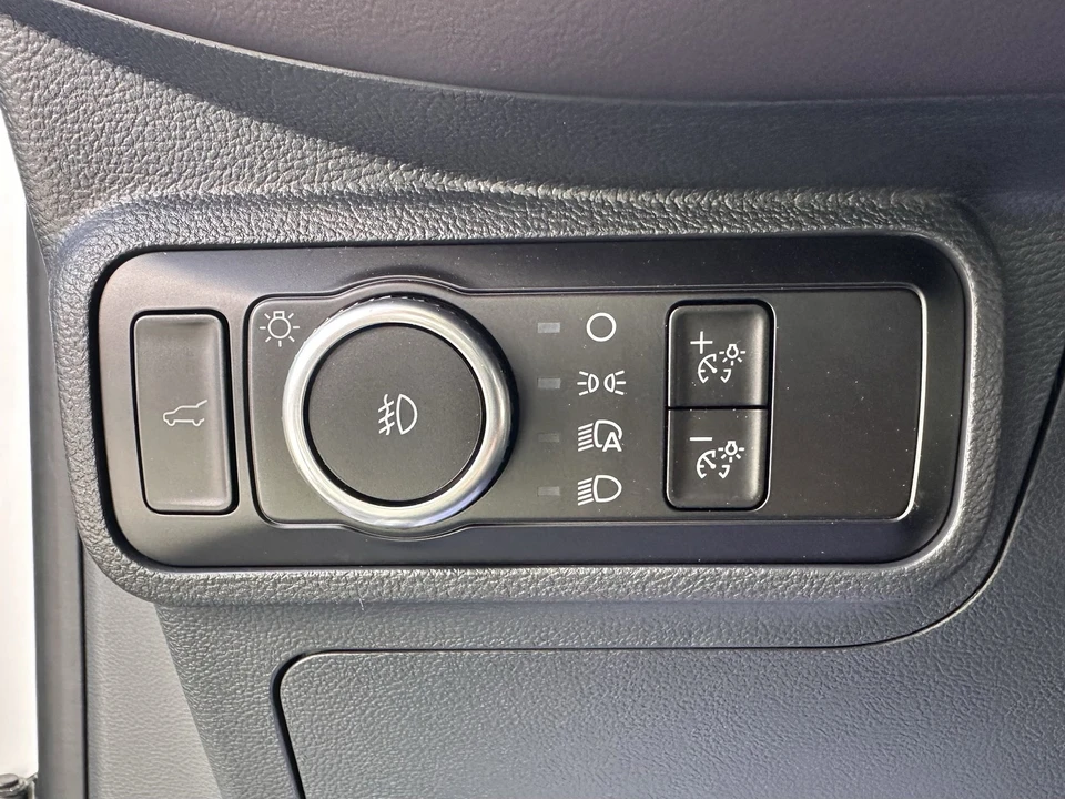 2026 Ford Explorer 6th Gen - Image 19 of 21