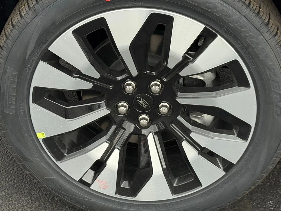 2026 Ford Explorer 6th Gen - Image 11 of 12