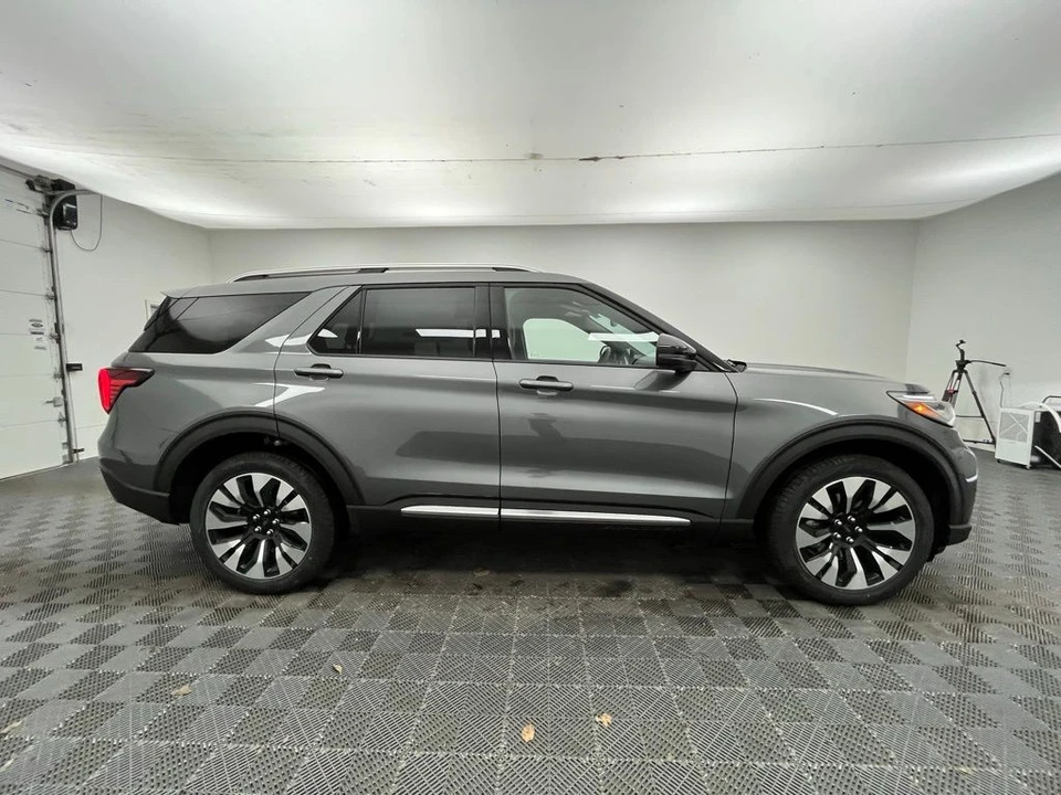 2026 Ford Explorer 6th Gen - Image 7 of 12