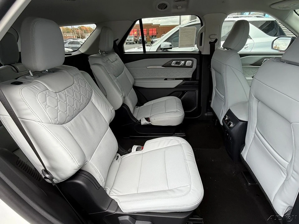 2026 Ford Explorer 6th Gen - Image 19 of 21