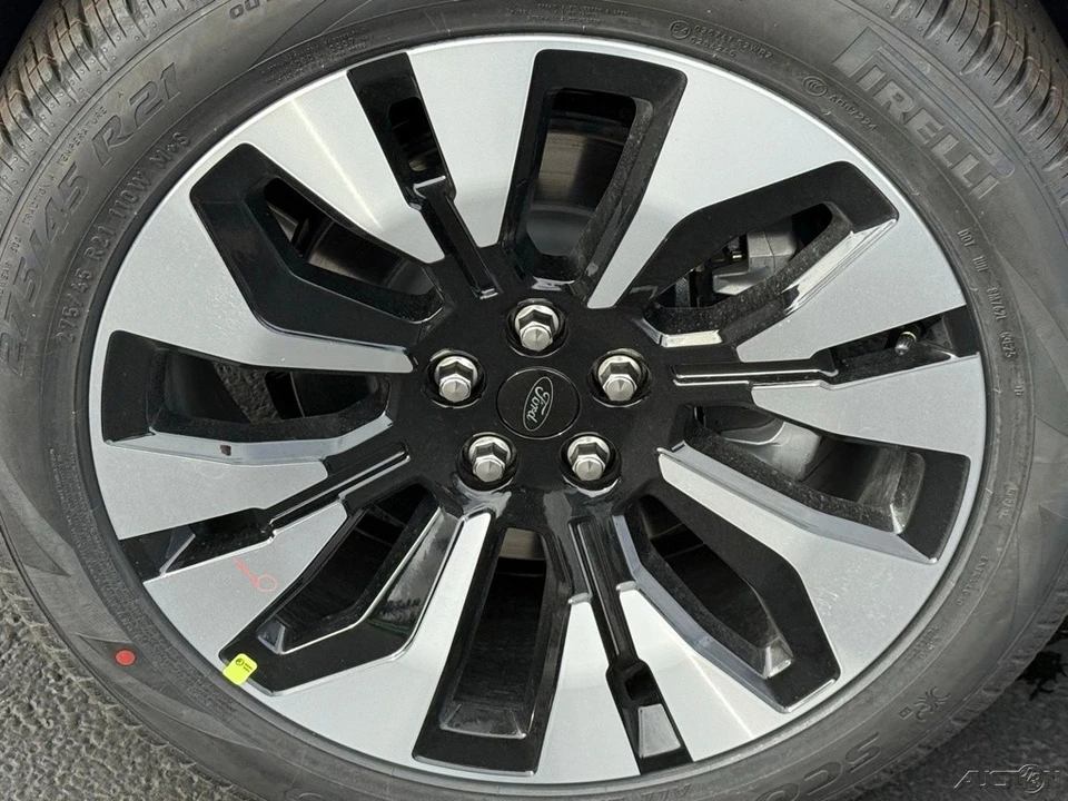 2026 Ford Explorer 6th Gen - Image 13 of 21