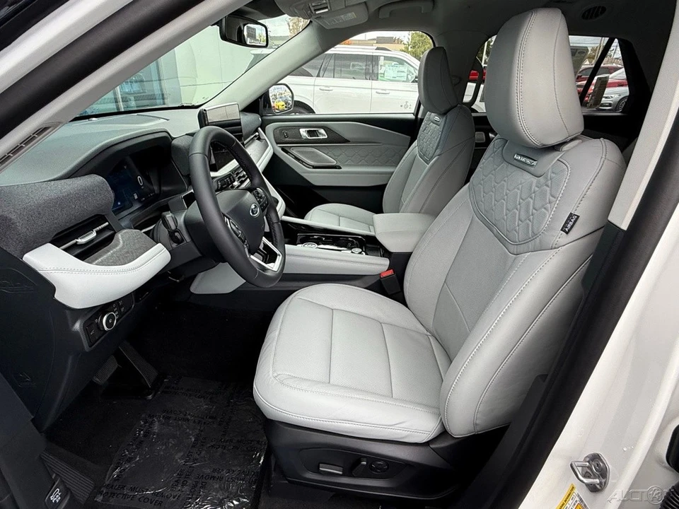 2026 Ford Explorer 6th Gen - Image 15 of 21