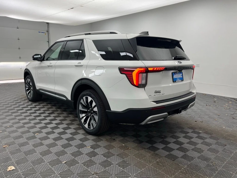 2026 Ford Explorer 6th Gen - Image 11 of 12