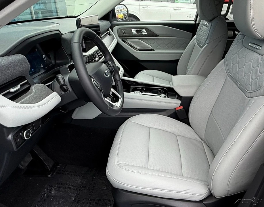 2026 Ford Explorer 6th Gen - Image 15 of 21