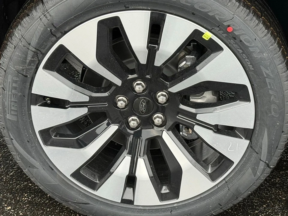 2026 Ford Explorer 6th Gen - Image 13 of 21