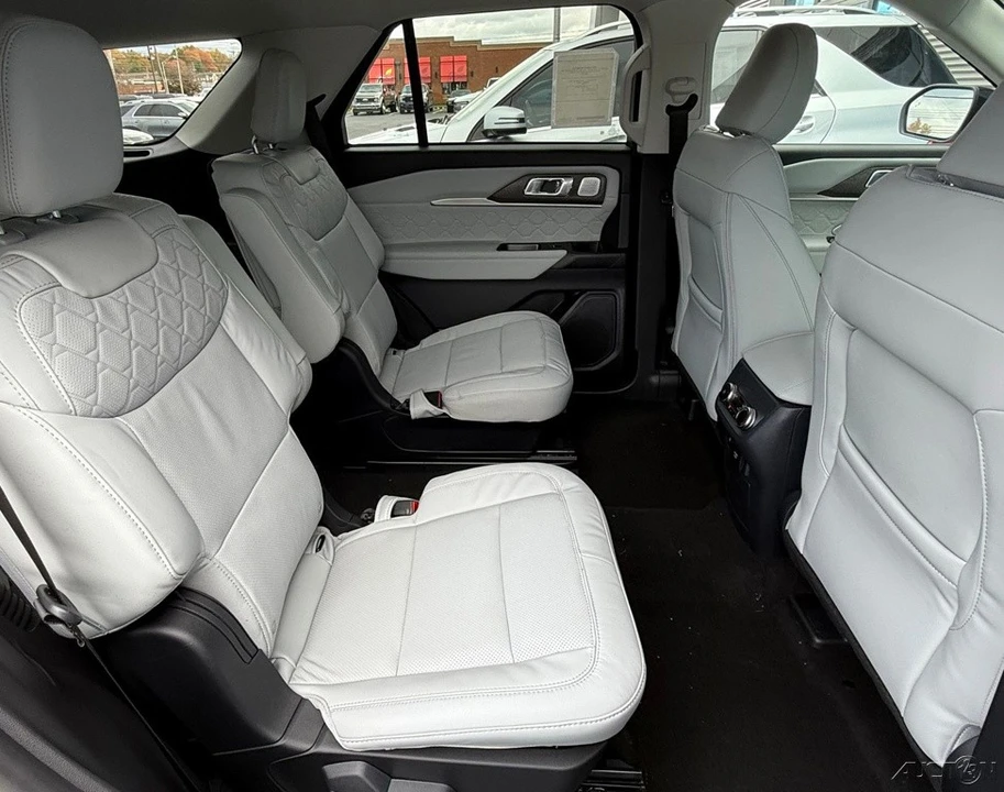 2026 Ford Explorer 6th Gen - Image 18 of 21