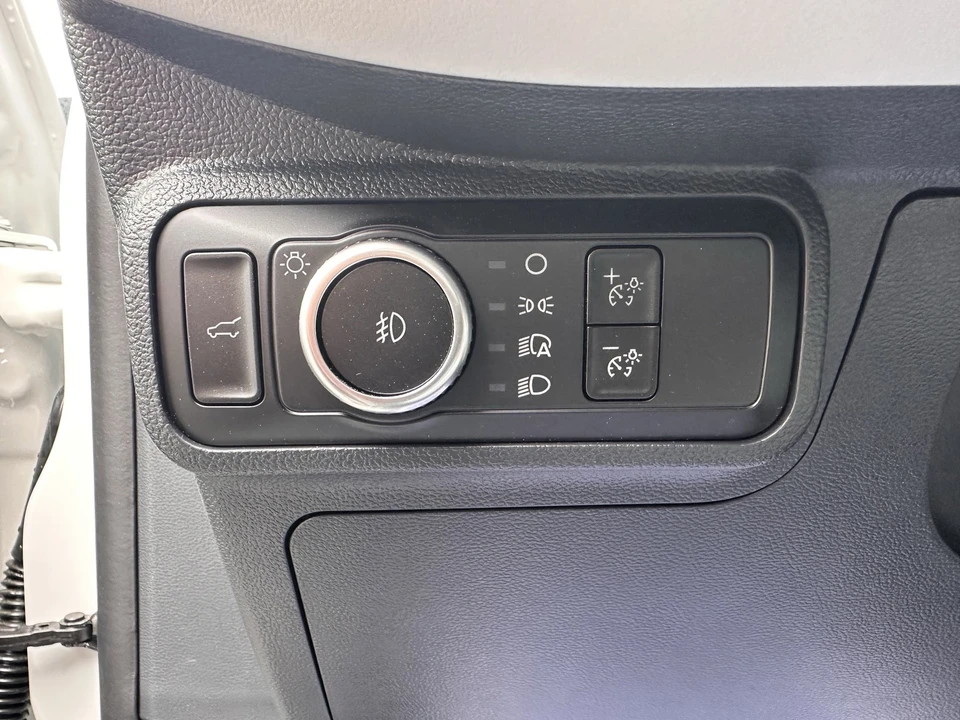 2026 Ford Explorer 6th Gen - Image 19 of 21