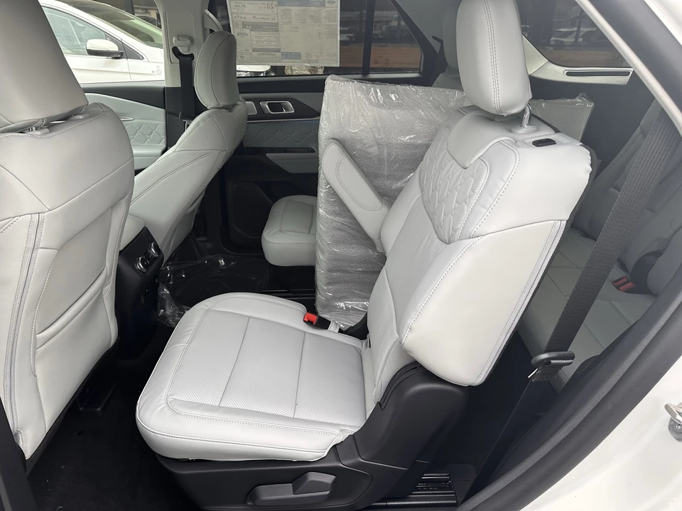 2026 Ford Explorer 6th Gen - Image 12 of 21