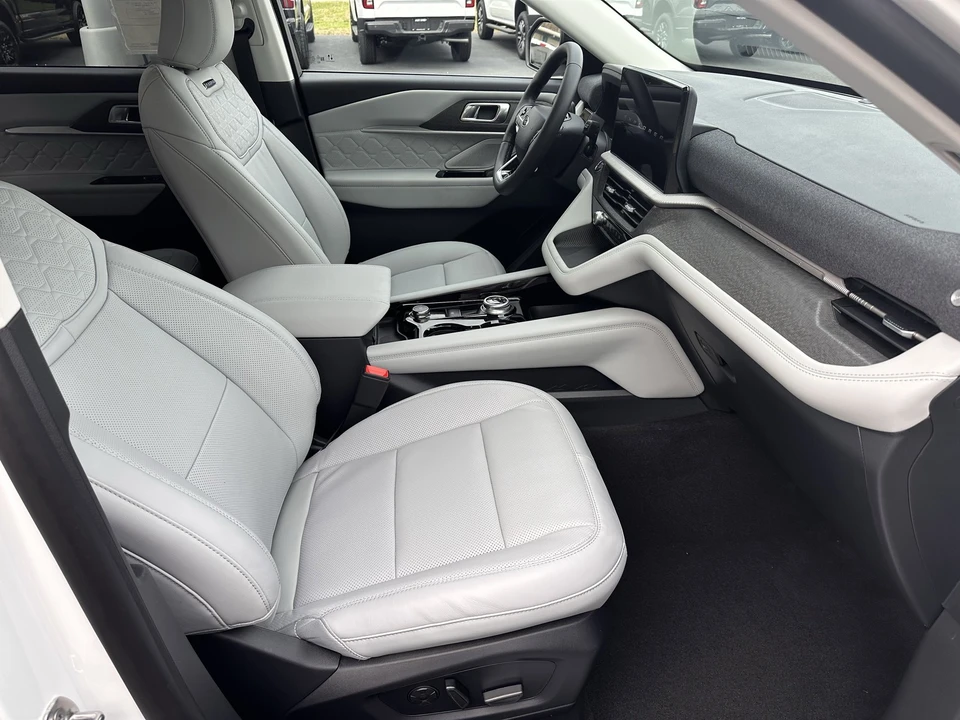 2026 Ford Explorer 6th Gen - Image 14 of 21