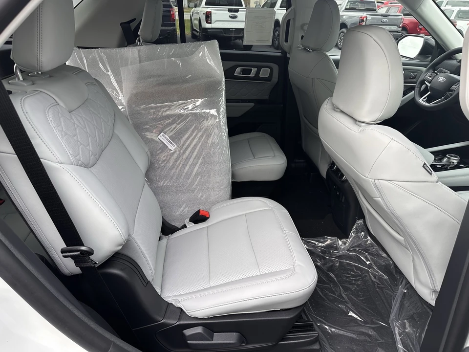 2026 Ford Explorer 6th Gen - Image 16 of 21