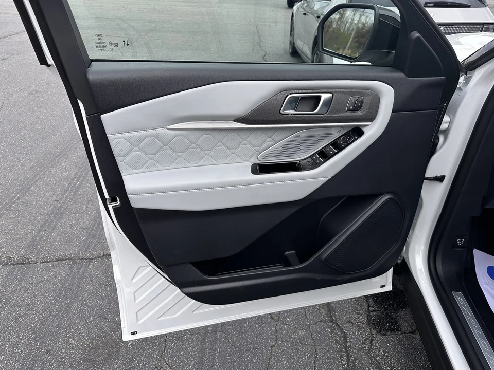 2026 Ford Explorer 6th Gen - Image 9 of 21