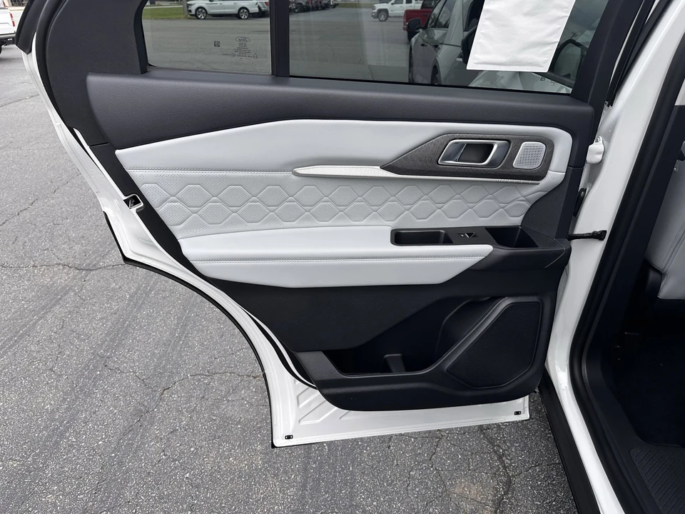 2026 Ford Explorer 6th Gen - Image 11 of 21