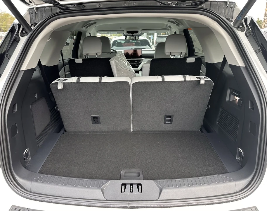 2026 Ford Explorer 6th Gen - Image 17 of 21