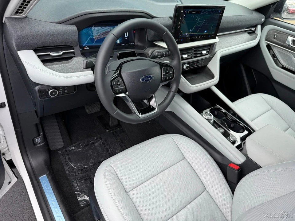 2026 Ford Explorer 6th Gen - Image 14 of 21