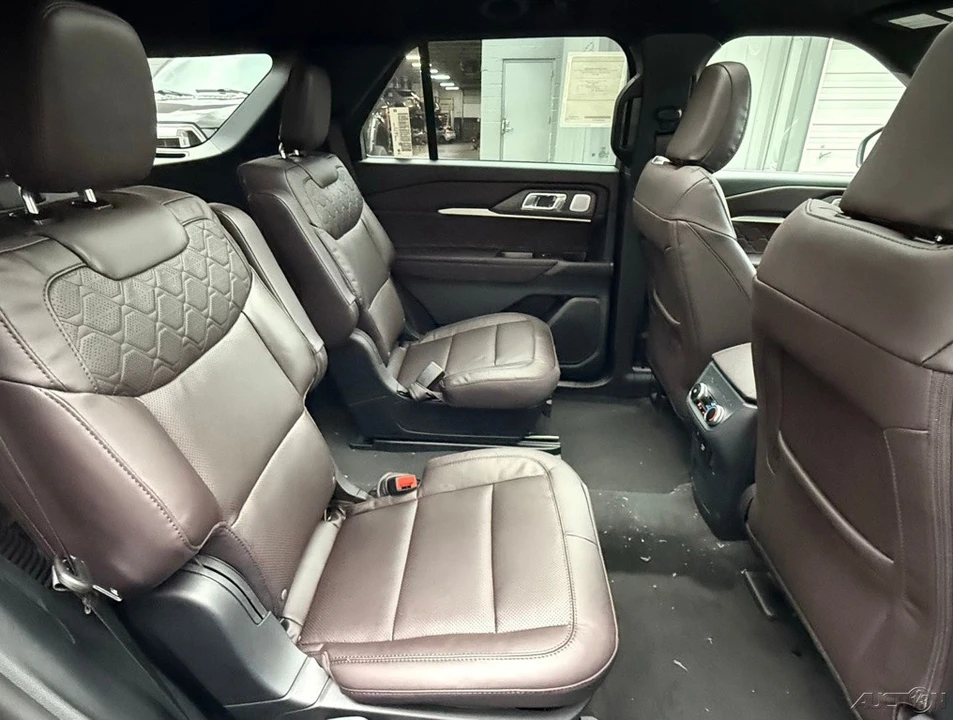 2026 Ford Explorer 6th Gen - Image 19 of 21