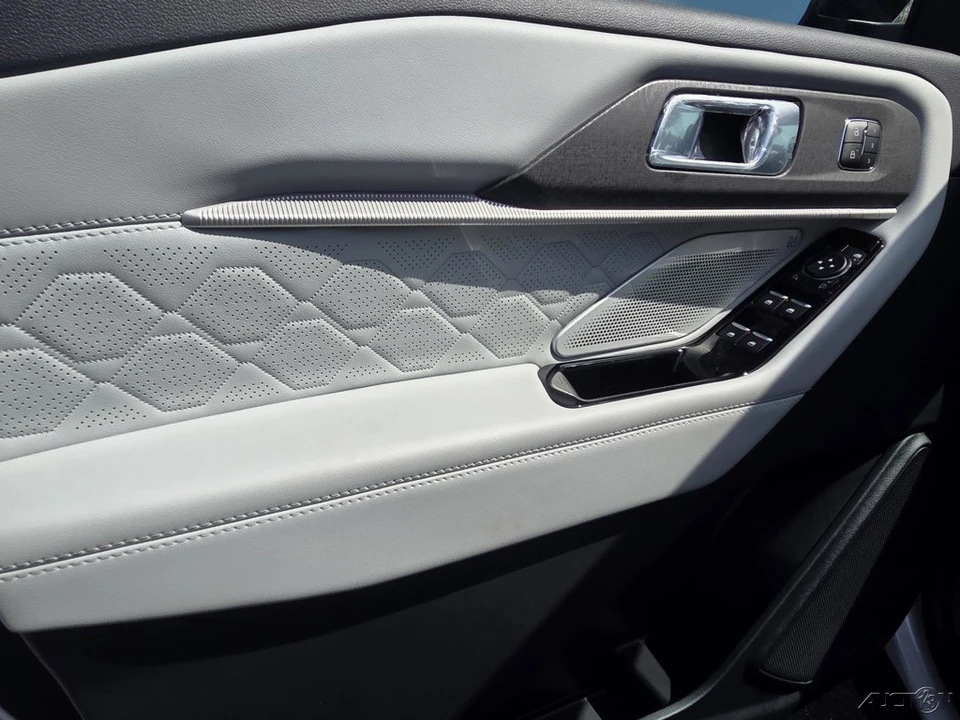 2026 Ford Explorer 6th Gen - Image 21 of 21