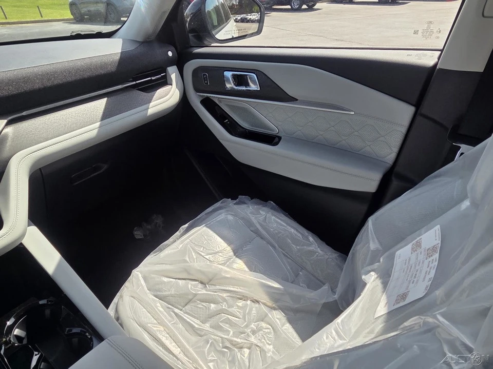 2026 Ford Explorer 6th Gen - Image 8 of 21