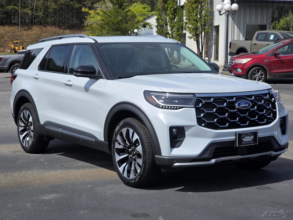 2026 Ford Explorer 6th Gen - Image 13 of 21