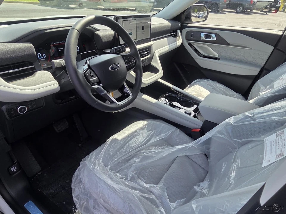 2026 Ford Explorer 6th Gen - Image 14 of 21