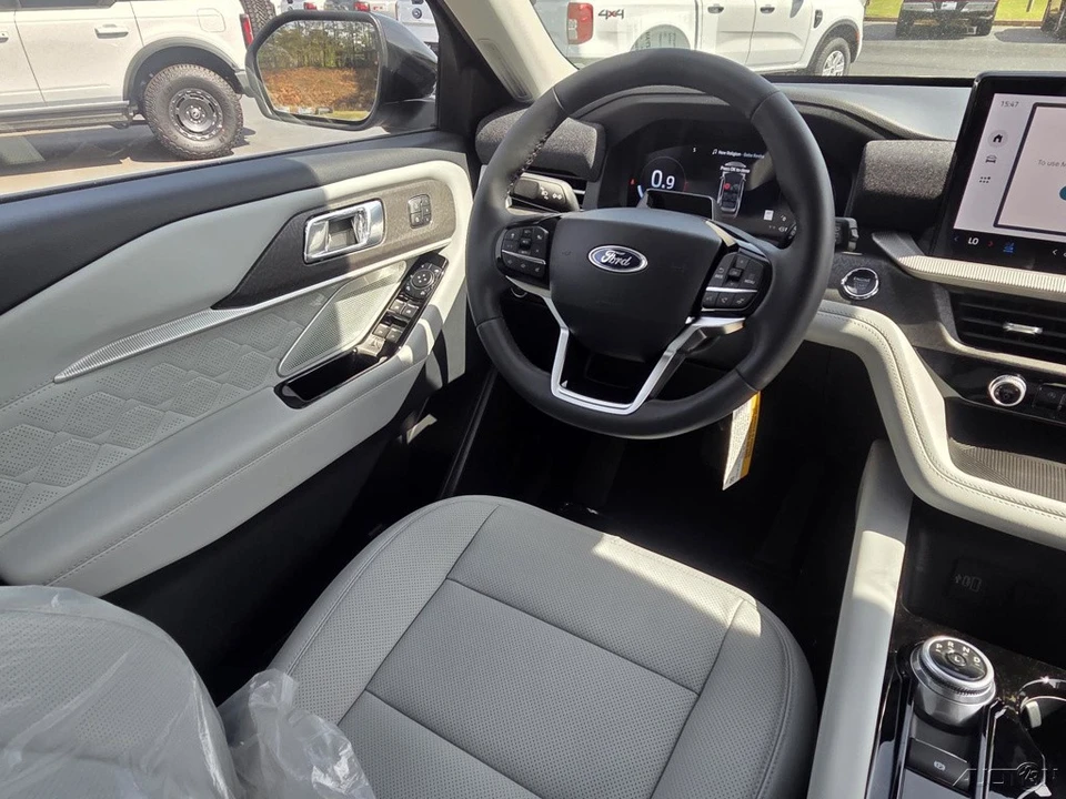 2026 Ford Explorer 6th Gen - Image 16 of 21
