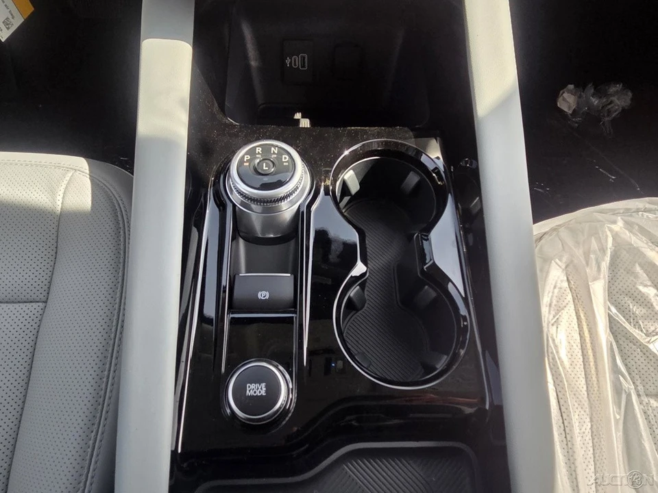 2026 Ford Explorer 6th Gen - Image 19 of 21