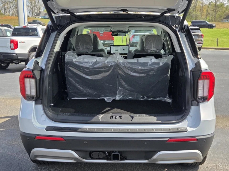 2026 Ford Explorer 6th Gen - Image 20 of 21