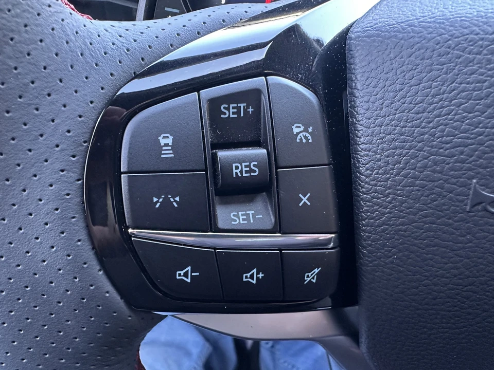 2026 Ford Explorer 6th Gen - Image 20 of 31